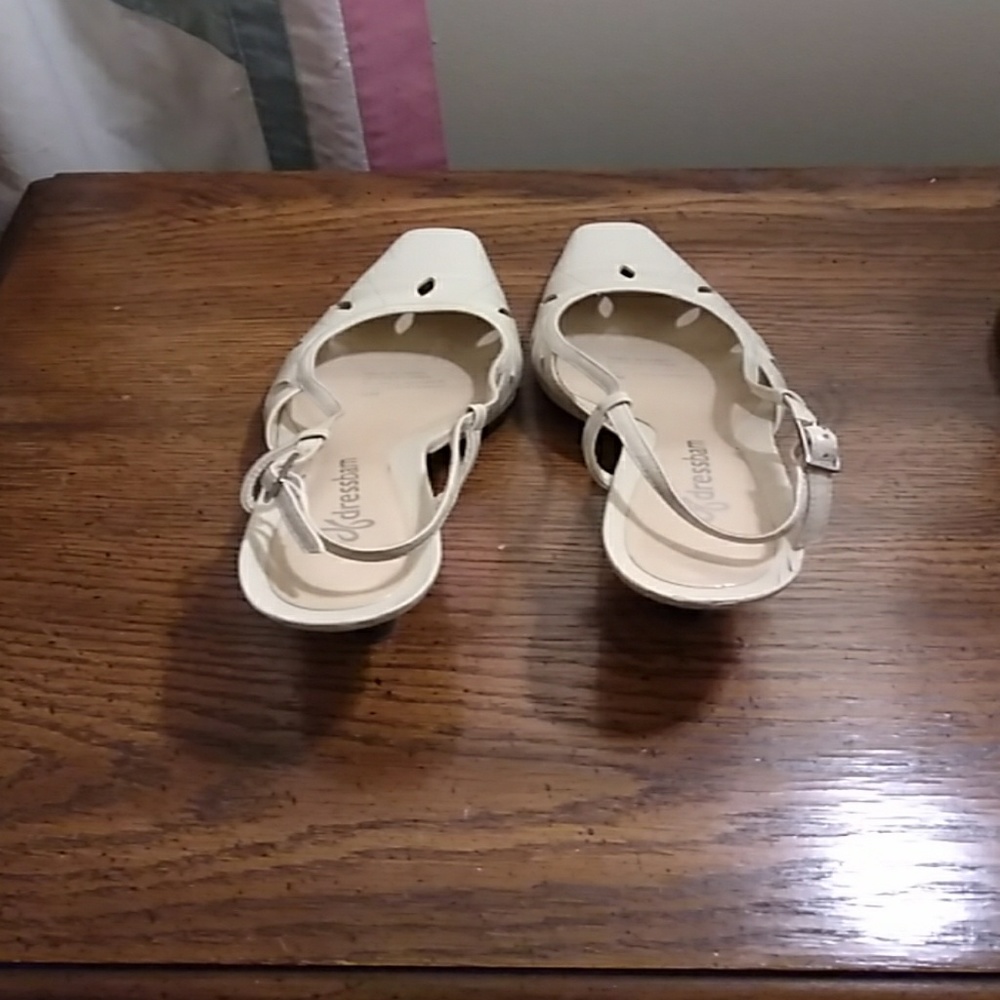 Dress Barn cream leather shoes - Picture 8 of 9